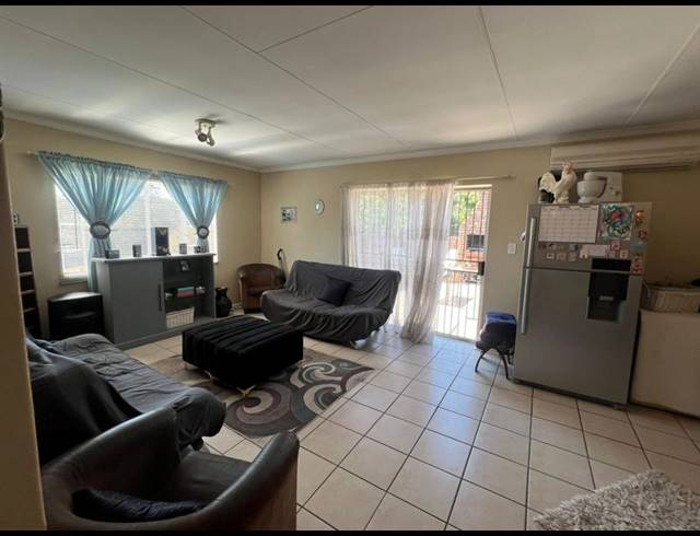 3 BEDROOM APARTMENT FOR SALE IN FLORAUNA